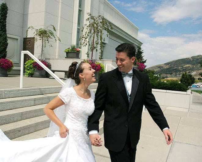 Bountiful Utah Temple Wedding by Brad Ovard Photography